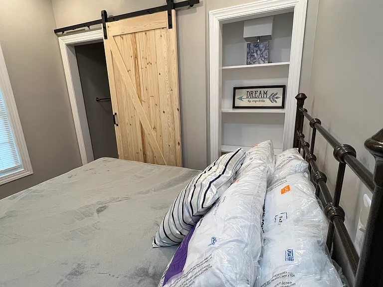 Owner's Suite with Full Bed