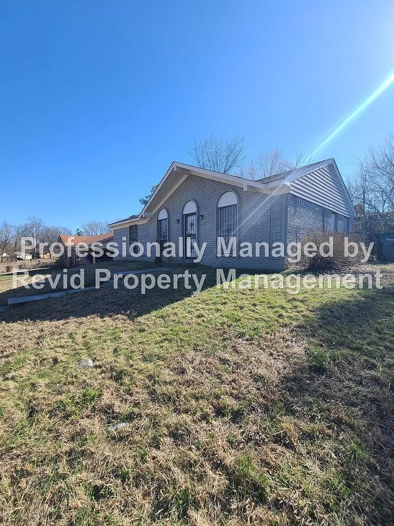 Spacious Northaven Home — Photo 1