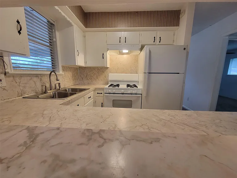 5806 Nassau Dr #B — Photo 17