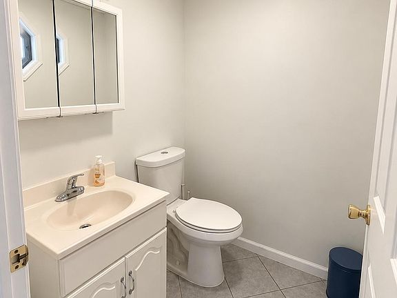 4th image of 323 Spruce Ave