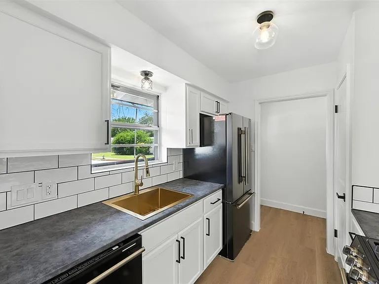 8520 Bradford Dr — Photo 13