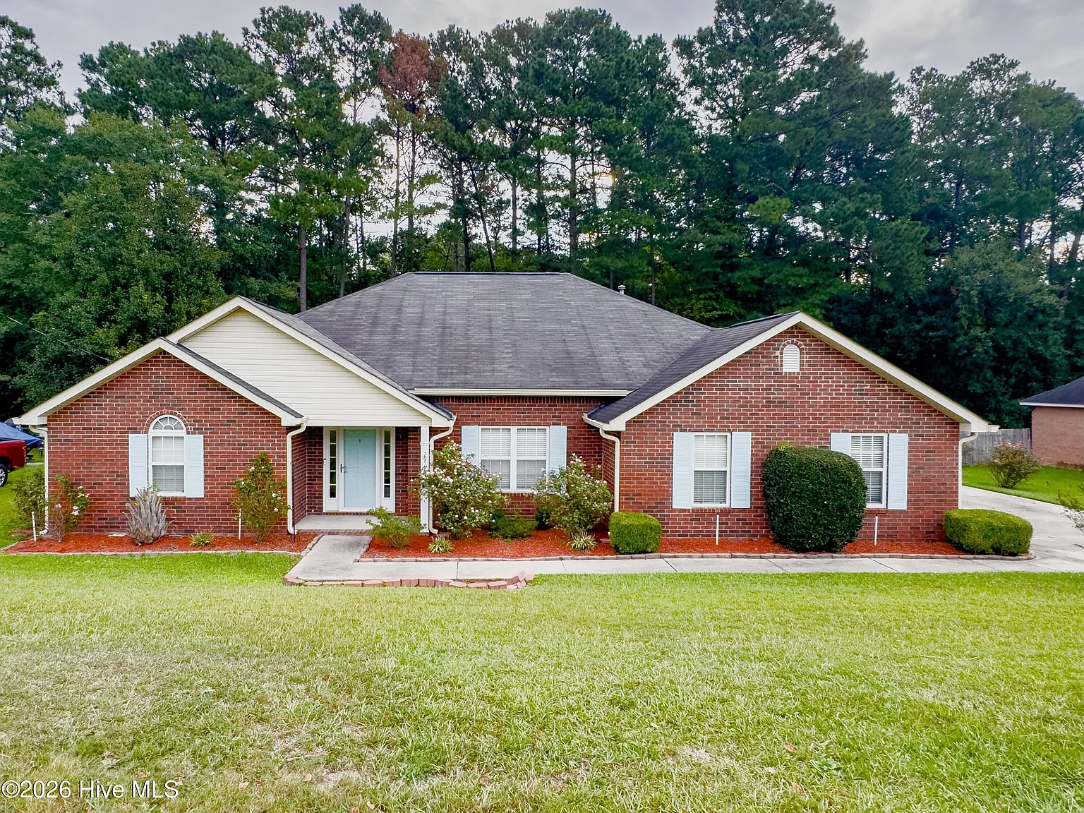 4 bed, 2.0 bath, 2821 sqft, $1,950 — Photo 1