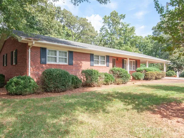 2607 Montgomery Dr, Statesville, NC 28625