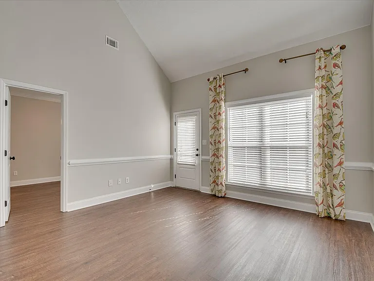 317 Buxton Ln — Photo 9