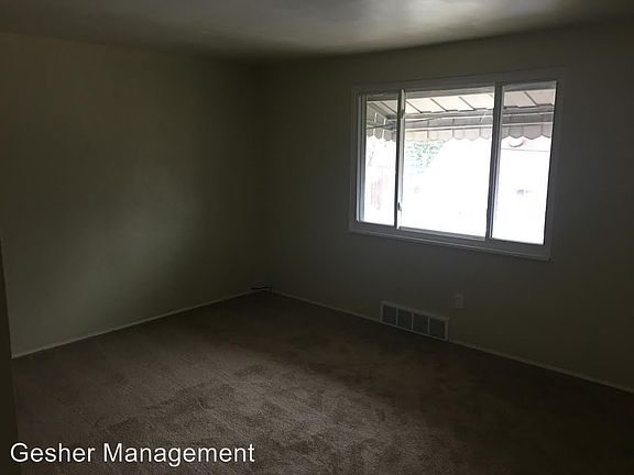 4th image of 119 S Joslyn Dr
