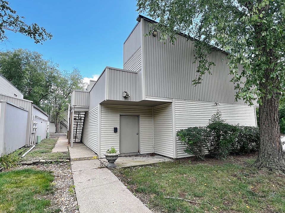 1st image of 6809 N Frostwood Pkwy Unit 43