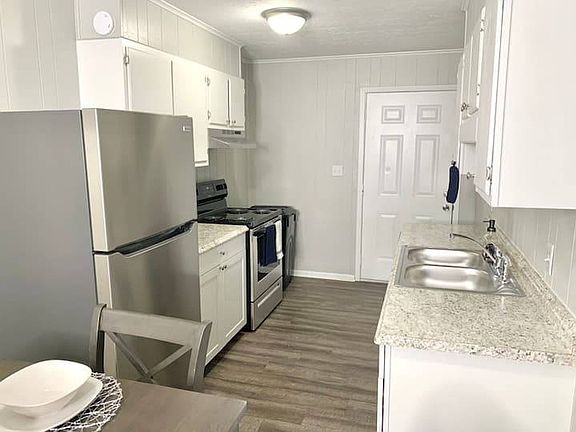 4th image of 200 Catherine St #2B