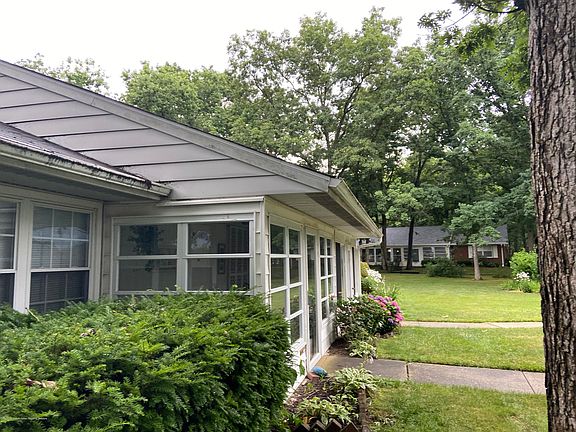 2nd image of 297A Dorchester Dr #1001