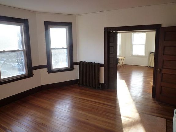4th image of 146 Cypress St #3