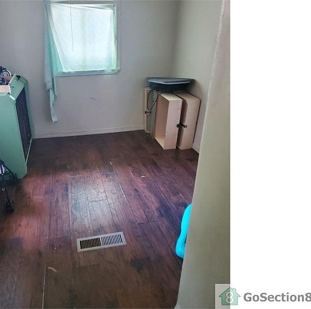 2nd image of 18 Asbury Pl