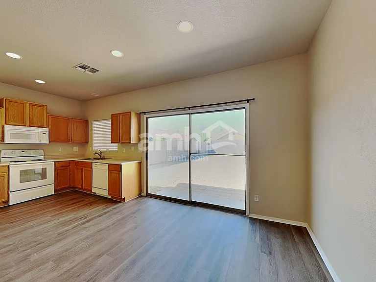 3506 N 130th Ave — Photo 4