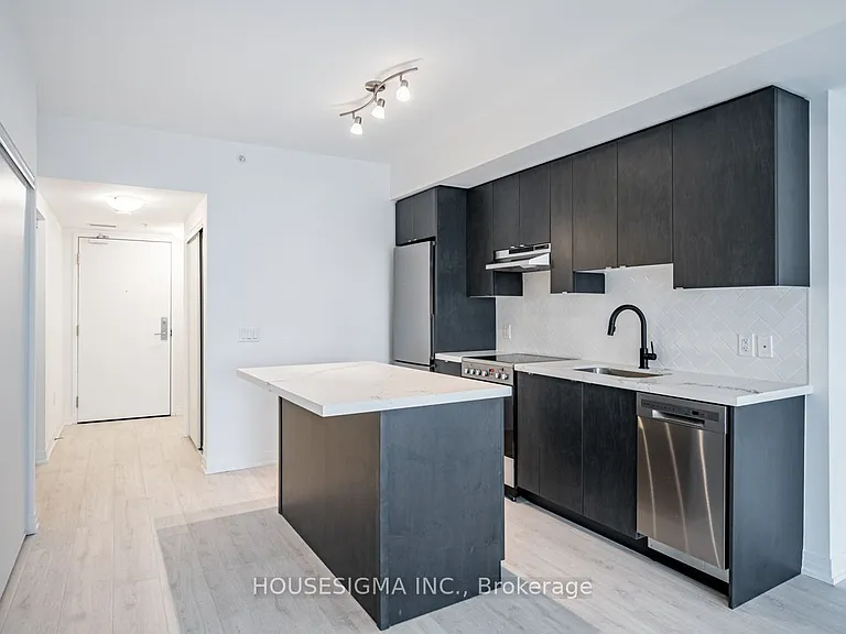 408 Brown Ct #212 — Photo 6