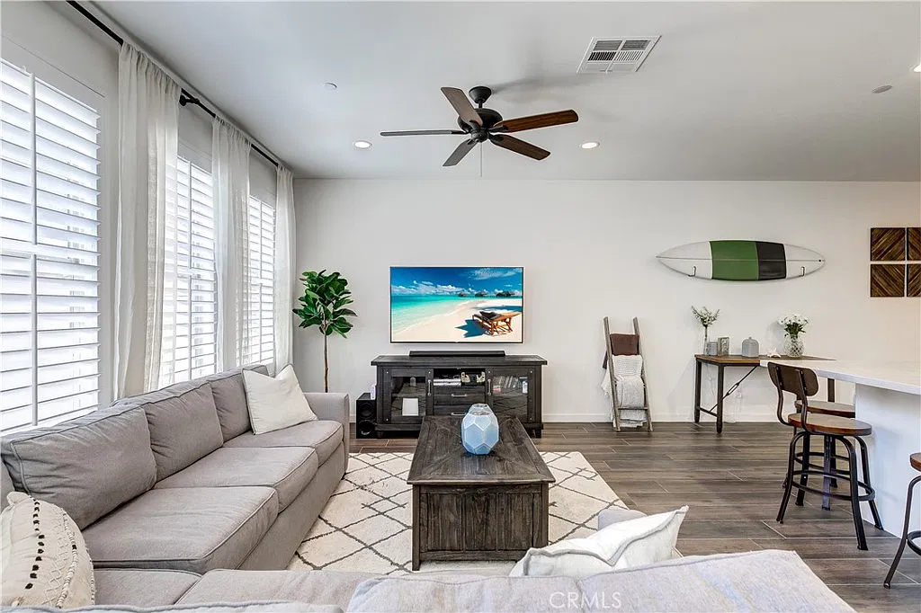 3 bed, 2.5 bath, 1772 sqft, $4,500 — Photo 4