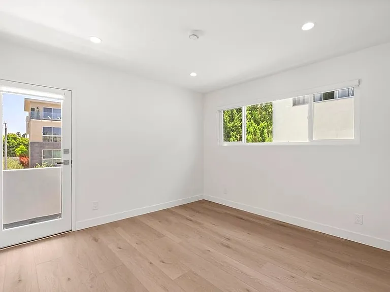 739 N Sweetzer Ave #6 — Photo 14