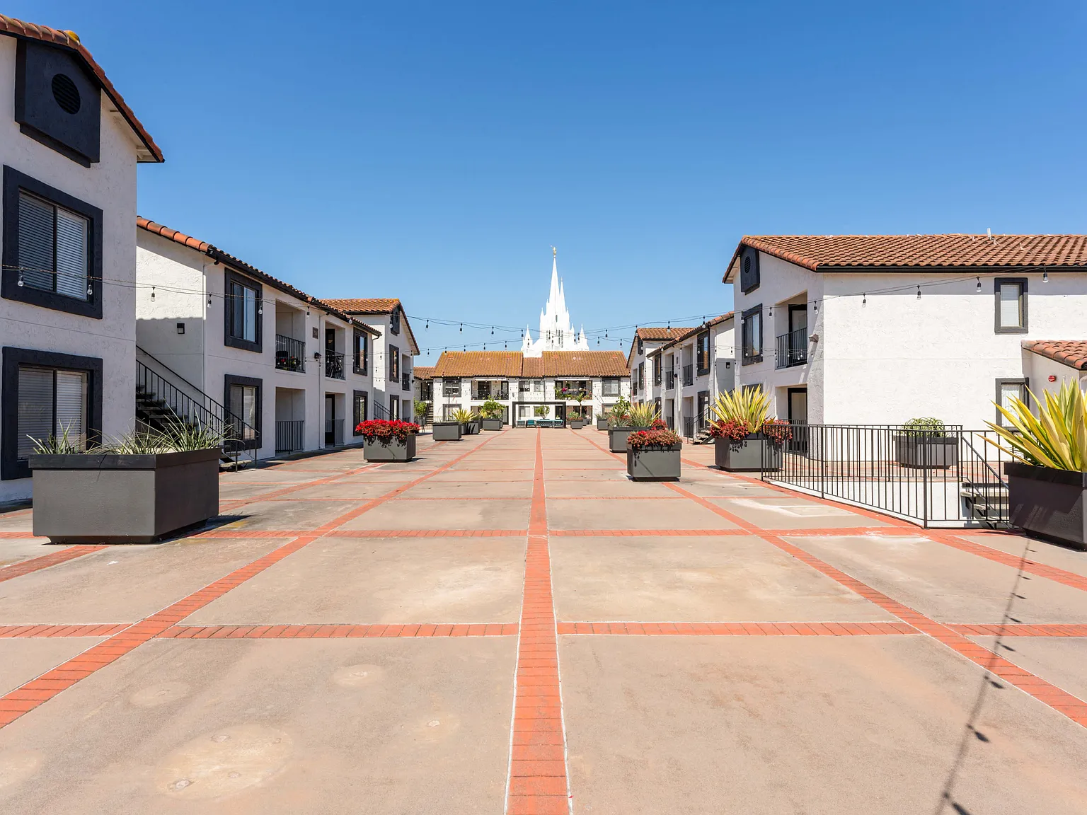 Mirada at La Jolla Colony Apartments — Photo 3
