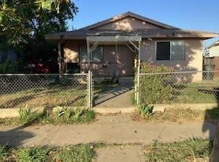516 P St, Sanger, CA 93657