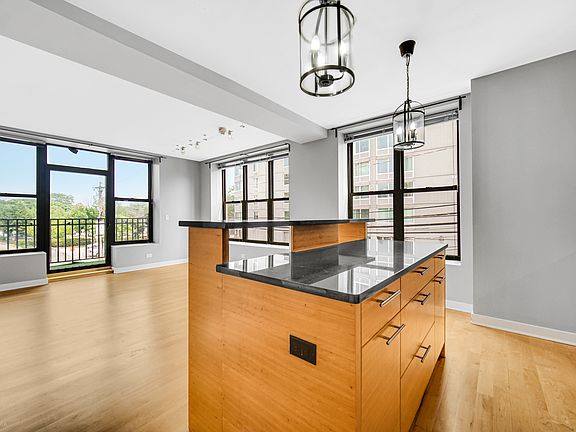 5th image of 811 W Eastwood Ave APT 204