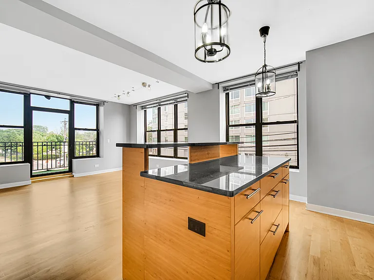 811 W Eastwood Ave #204 — Photo 5