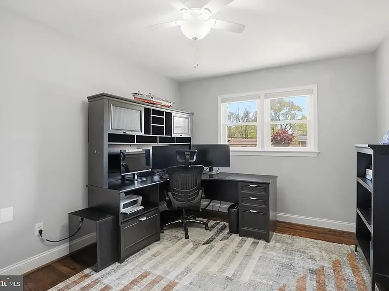 810 Venice Dr — Photo 9