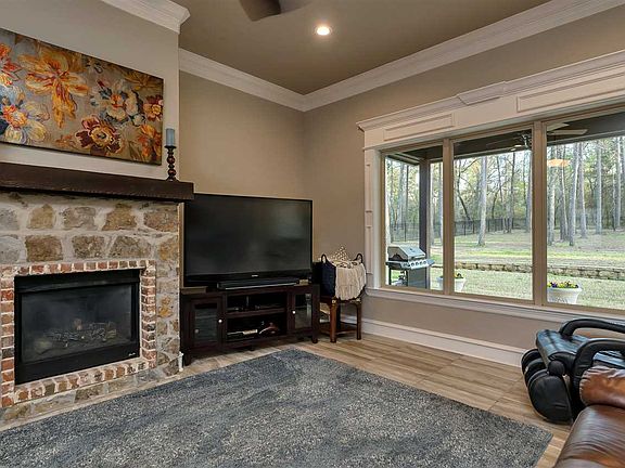2nd image of 315 Magnolia Ln