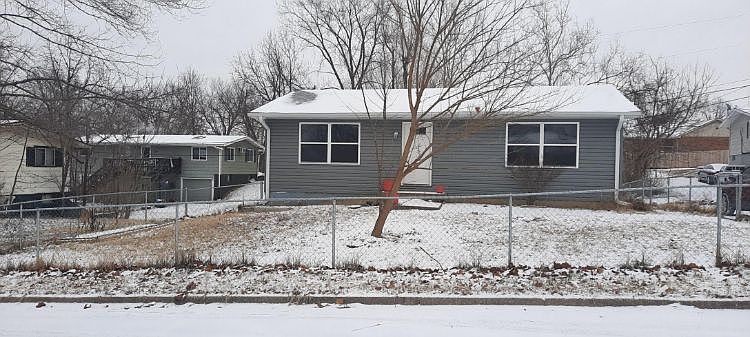 1st image of 2404 Glenn Dr