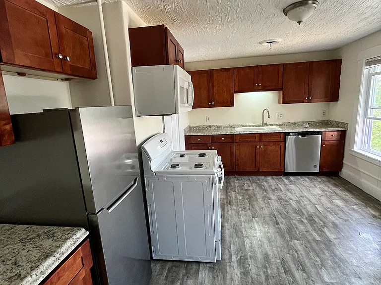 364 Cabot St #3 — Photo 10