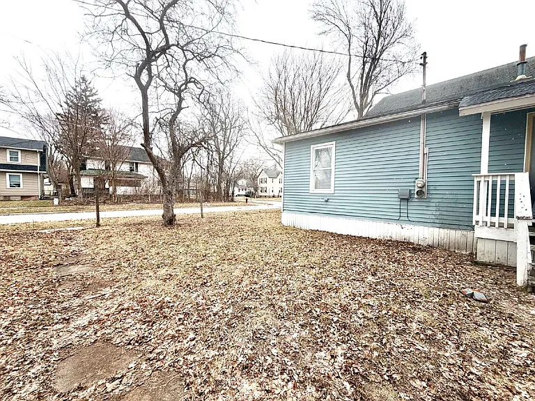 627 N Webster St — Photo 4