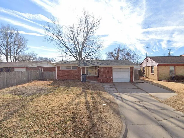 1407 E Alturas Ave — Photo 1
