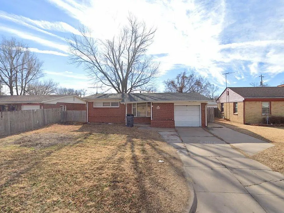 1407 E Alturas Ave