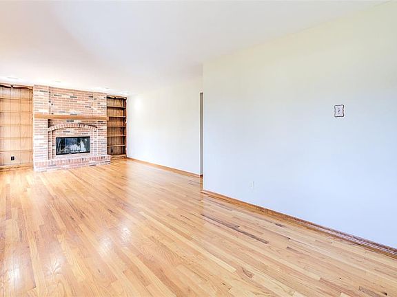 4th image of 11954 Glenoak Dr