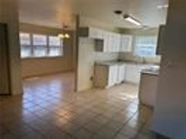 11214 Prentiss Ave — Photo 3