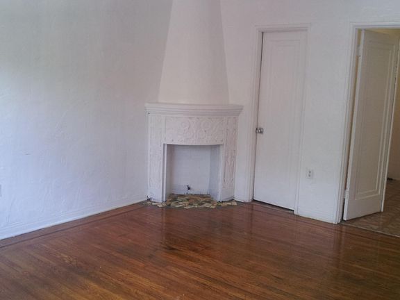 3rd image of 708 14th Pl #9