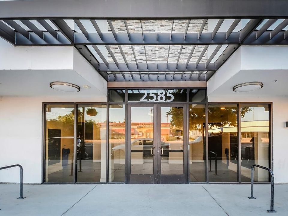 2585 Building Entrance
