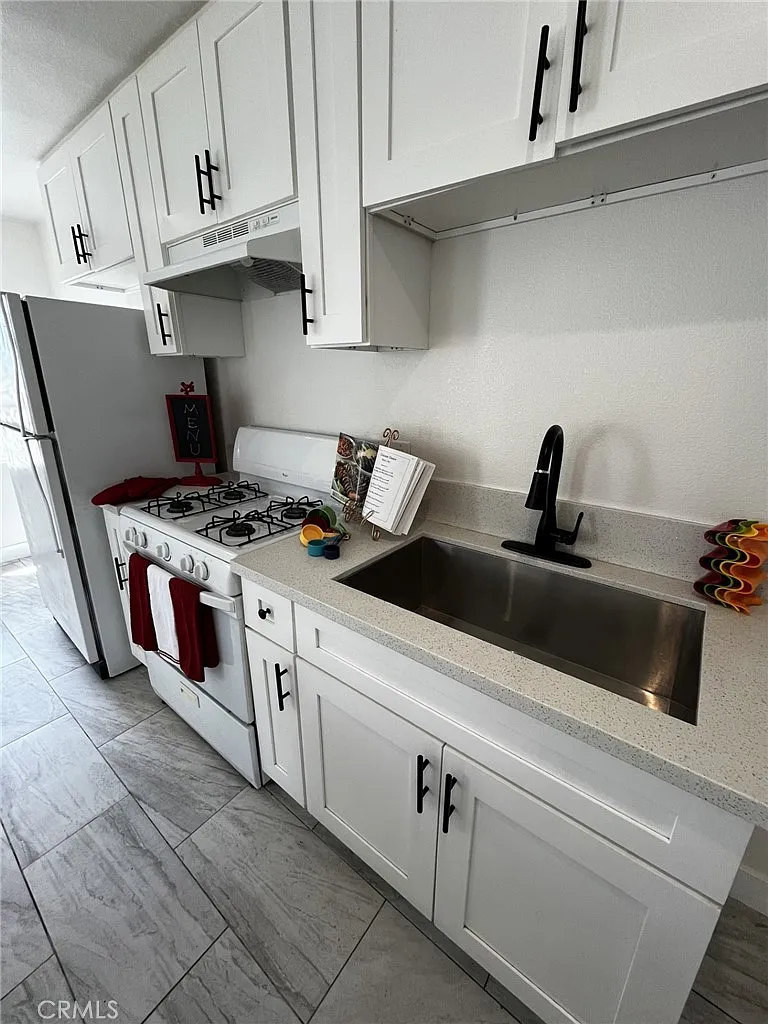 2 bed, 1000 sqft, $2,750 — Photo 4