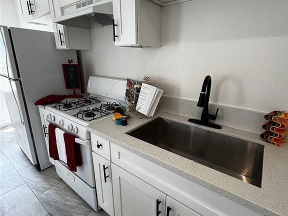4th image of 4518 S Normandie Ave #3/4