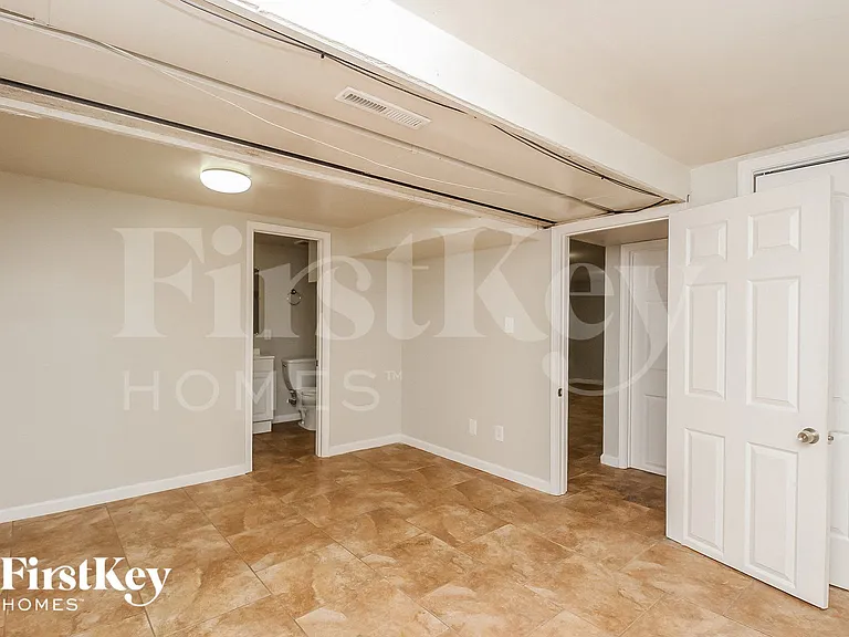 9214 Farley Ave — Photo 12