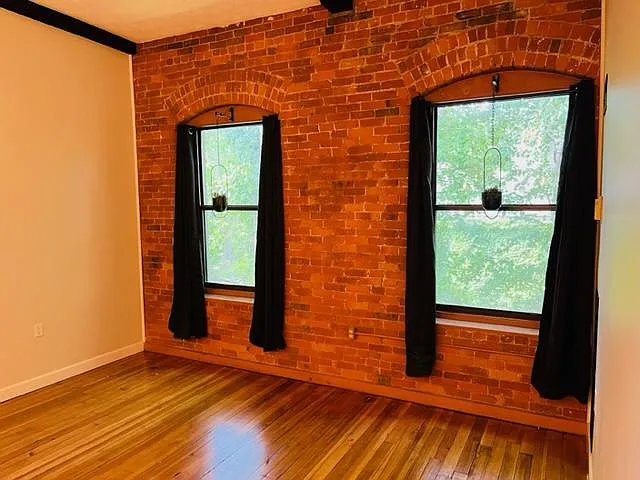 222 Williams St E #405 — Photo 6
