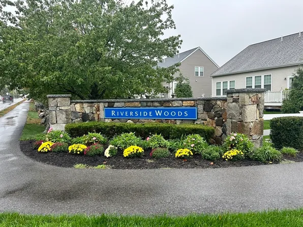 2 Francis Dr #110, Andover, MA 01810