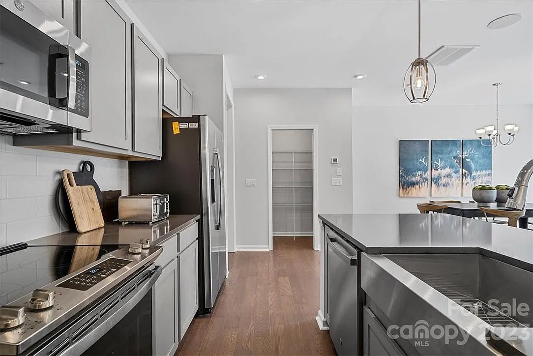 2 bed, 2.5 bath, 1512 sqft, $2,295 — Photo 4