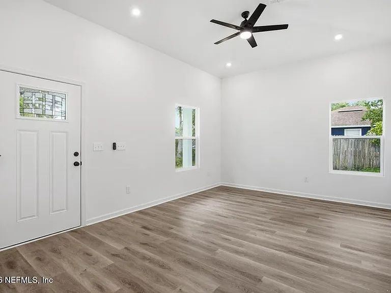 12164 Lyons St — Photo 5