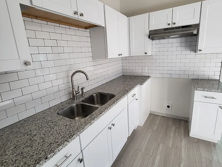647 Hammond Ave — Photo 14