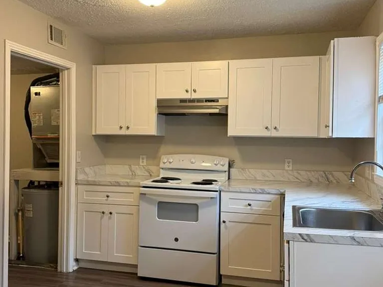 813 Holder Ct #1 — Photo 3