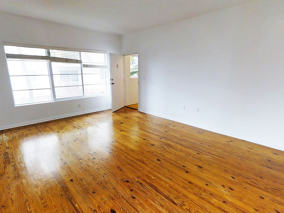 1st image of 6911 Bay Dr #Corner