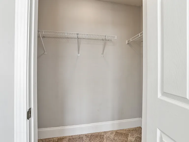 704 Kendal Ct — Photo 32