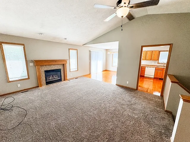 4 bed, 2700 sqft, $2,395 — Photo 2