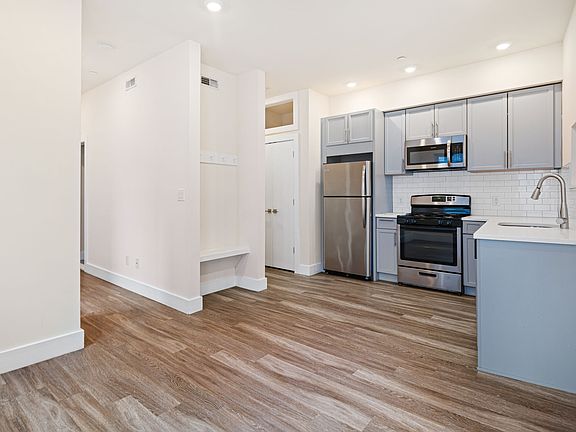 3rd image of 1836 Frankford Ave APT 6