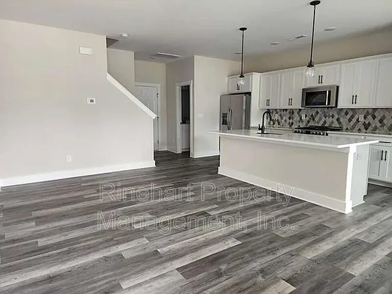 648 Melville Dr — Photo 9