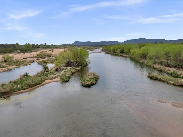 5898 River Oaks Dr, Kingsland, TX 78639