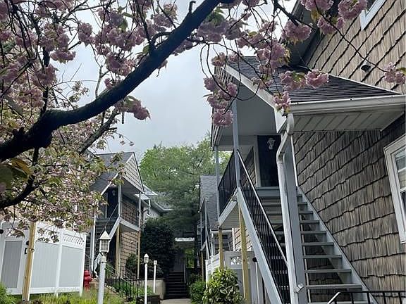 4th image of 130 N Kensico Ave APT 9