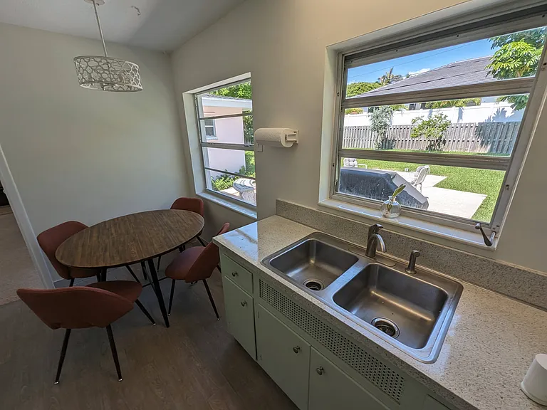 177 NE Spanish Ct — Photo 17